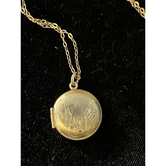 Vintage Gold Filled Etched Round Photo Locket Pendant Necklace - Picture 3 of 6